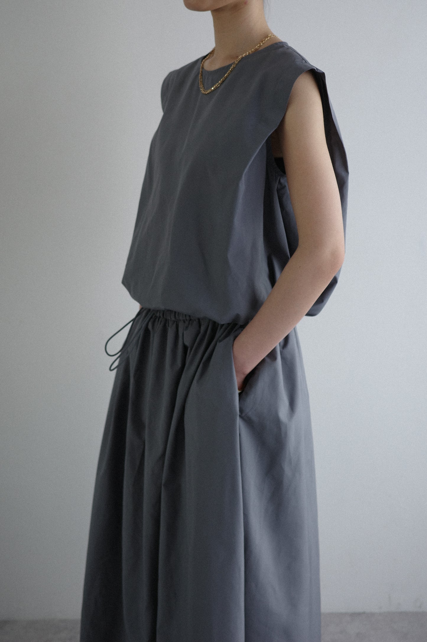 BALLOON SILHOUETTE NO SLEEVE TOPS(LIMONTA)-GRAY