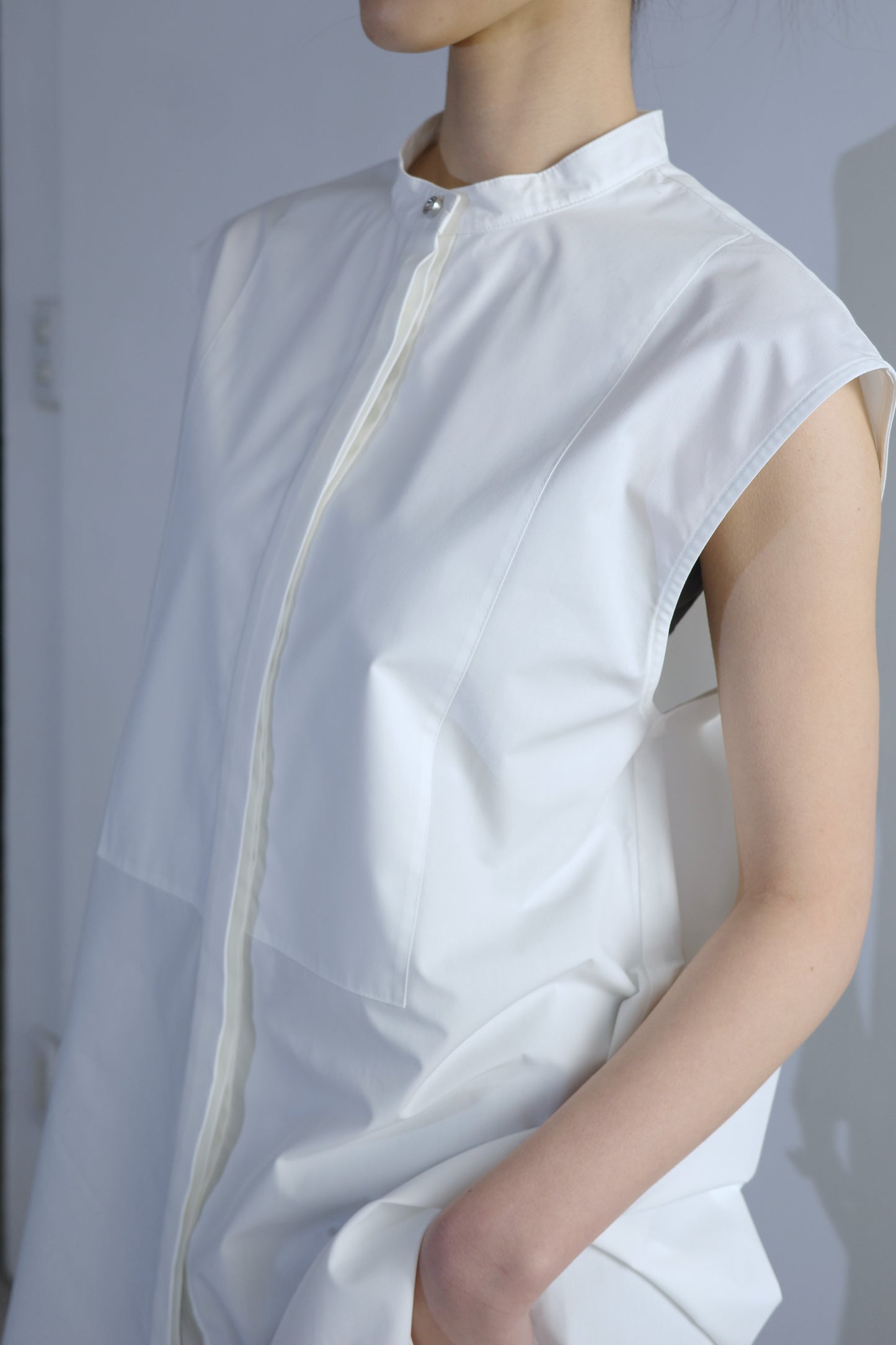 【PRE ORDER】Sleeveless Cotton Shirt(Enshu-Ori)ーWHITE