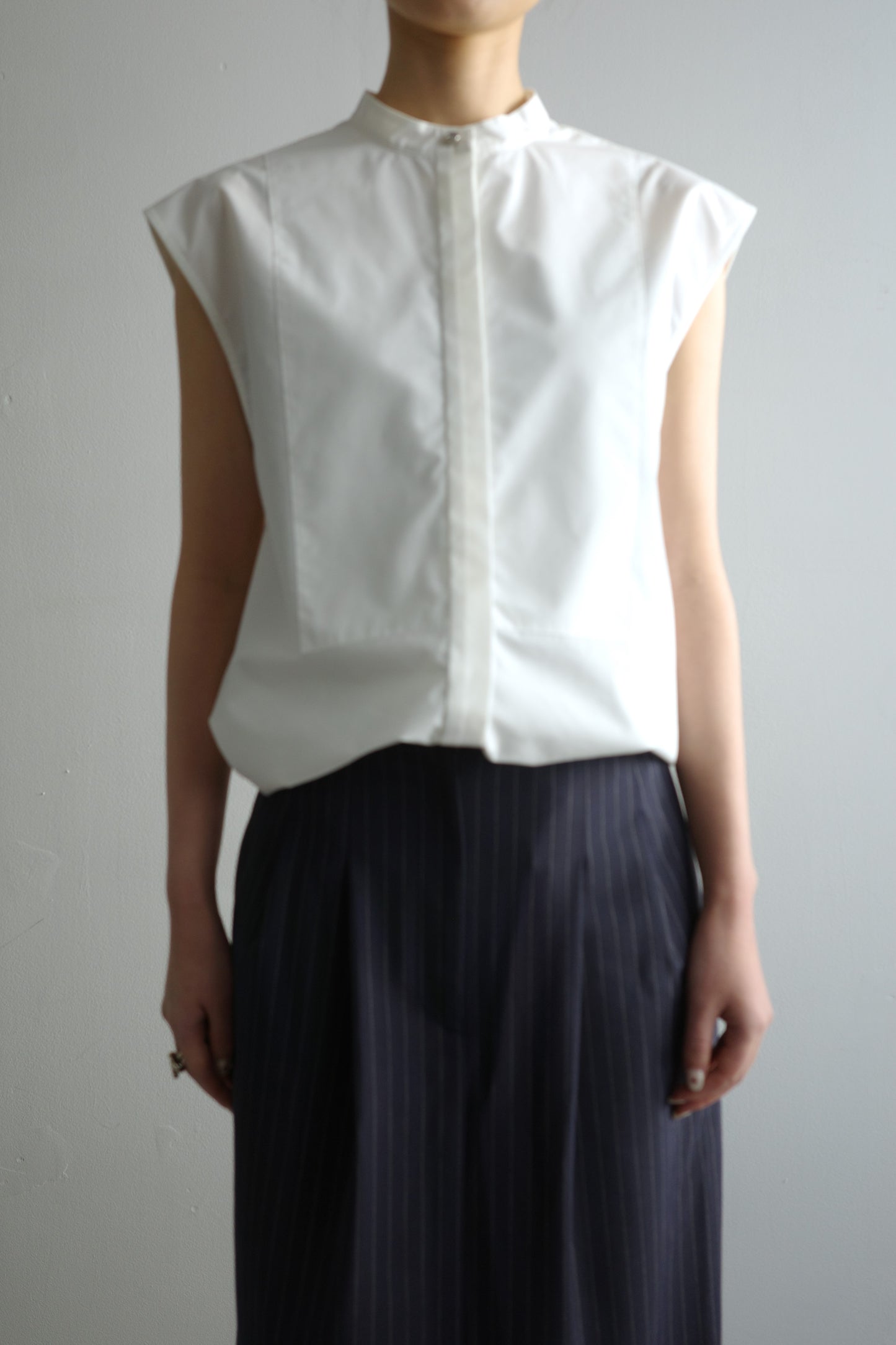 【PRE ORDER】Sleeveless Cotton Shirt(Enshu-Ori)ーWHITE